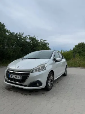 Peugeot 208 I (2012-2019) 1.2 PureTech Allure 2015