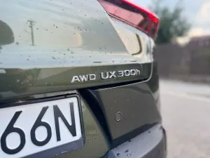 Lexus UX 300h F Sport AWD 2025