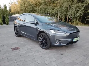 Tesla Model X 2019