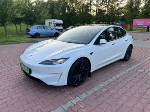 Tesla Model 3 2024