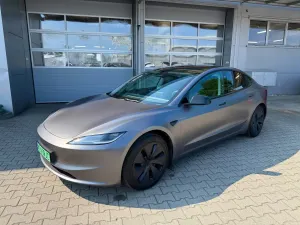 Tesla Model 3 2024