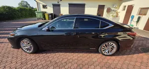 Lexus ES 300h Omotenashi 2021