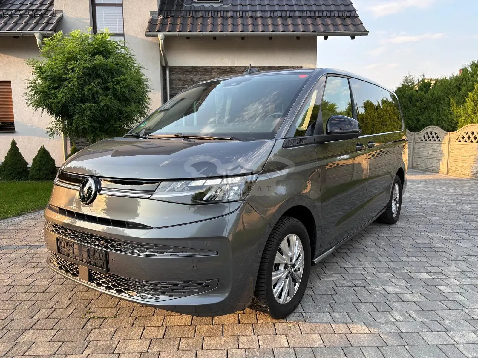 Volkswagen Multivan 2.0 TDI L2 Life DSG 2025