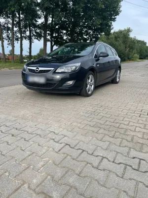 Opel Astra J (2009-2019) 1.4 T Sport 2011