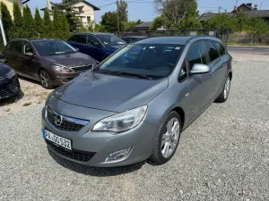 Opel Astra J (2009-2019) 1.4 Turbo Edition Sport 2011