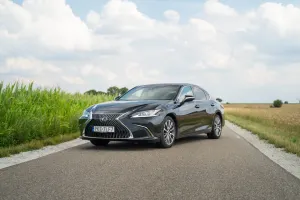 Lexus ES 300h Business Edition + 2021