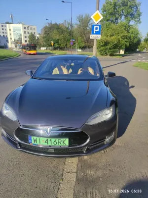 Tesla Model S 85 D 2015