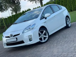 Toyota Prius III (2009-2015) (Hybrid) Life 2010