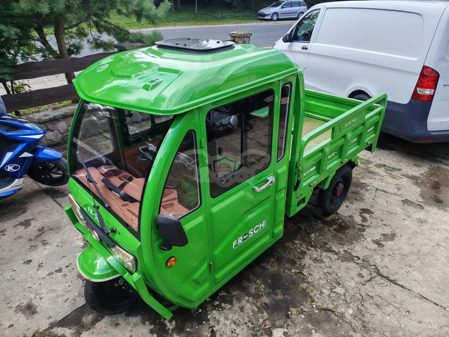 Pojazd elektryczny z kabiną elektrofrosch grand extra 2022
