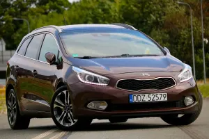 Kia Ceed II (2012-) 1.6 CRDi 128 Fifa World Cup Edition 2013