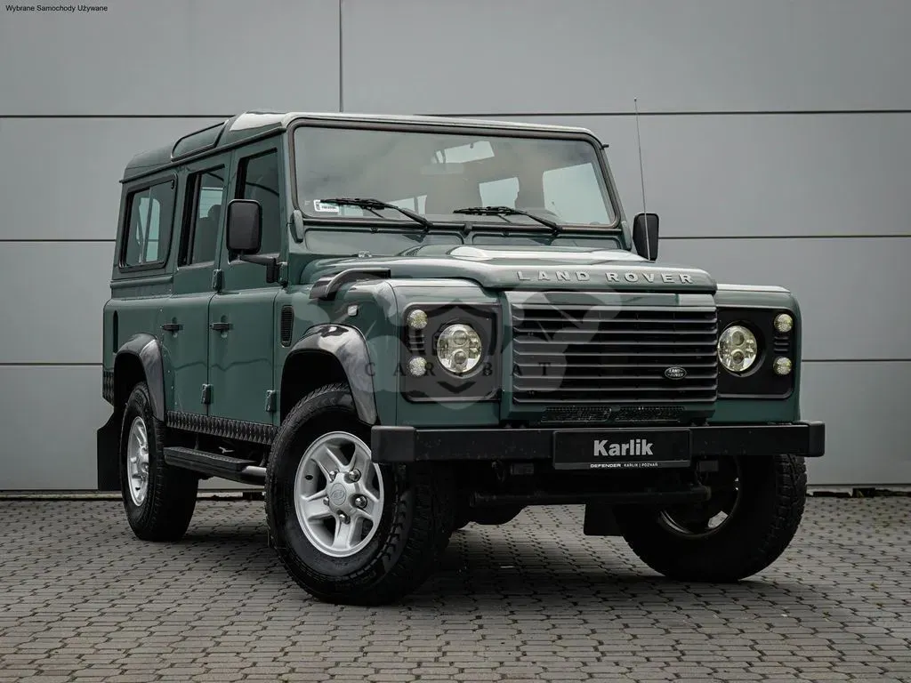 Land Rover Defender 2011