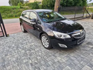 Opel Astra J (2009-2019) 1.6 Edition Sport 2011