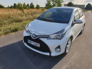 Toyota Yaris III (2011-2019) Hybrid 100 Business Edition 2015