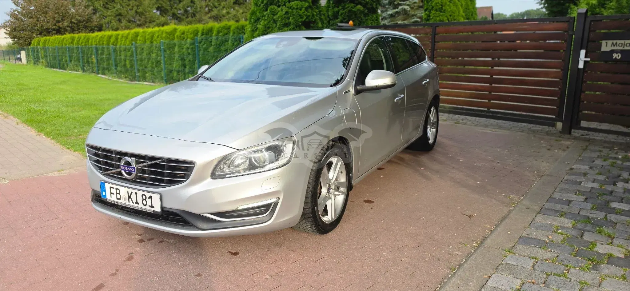 Volvo V60 I (2011-2018) D6 AWD Plug-in Hybrid R-Design Momentum 2015