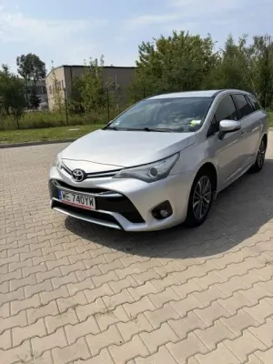 Toyota Avensis III (2009-) 2.0 D-4D Selection 2016