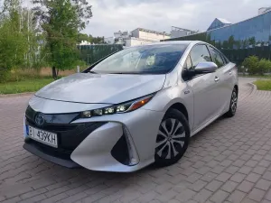 Toyota Prius IV (2015-2023) Hybrid 2022