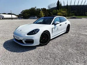 Porsche Panamera 4 E-Hybrid 2023