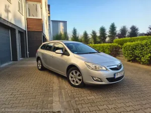 Opel Astra J (2009-2019) 1.7 CDTI Enjoy 2011