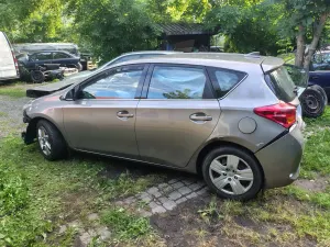 Toyota Auris II (2012-) 1.6 Premium + 2014