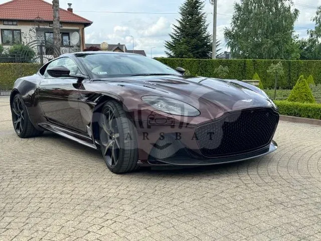 Aston Martin DBS 2019