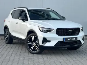 Volvo XC40 B4 AWD Plus Dark 2025