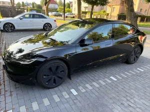 Tesla Model 3 AWD 2024