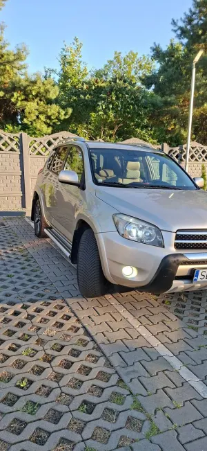 Toyota Rav4 III (2006-2012) 2.2 D-4D Sol 180 2007