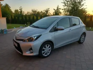 Toyota Yaris III (2011-2019) Hybrid 100 Life 2013
