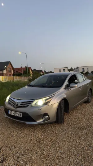 Toyota Avensis III (2009-) 2.0 D-4D Premium 2012
