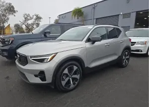 Volvo XC40 2025