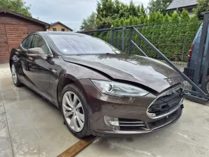 Tesla Model S Standard 2014