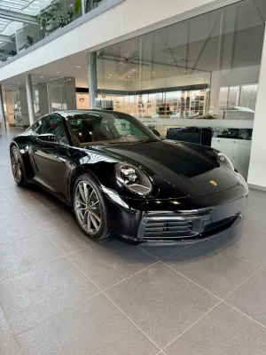 Porsche 911 992 (2019-) Carrera 4 2023
