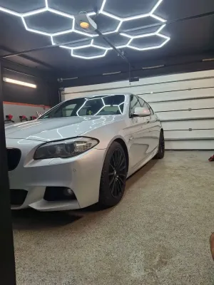 BMW 5 Series F10/F11 (2009-2017) 520d 2011