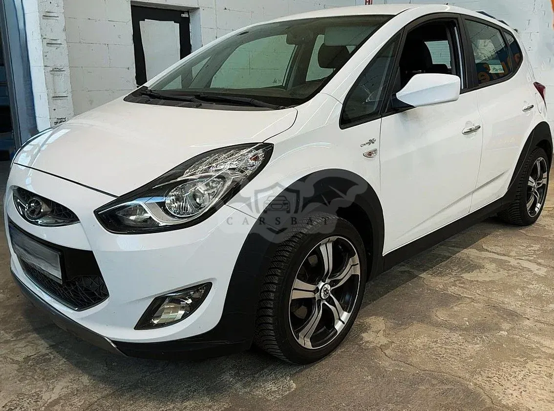 Hyundai IX20 1.4 blue YES Gold 2016