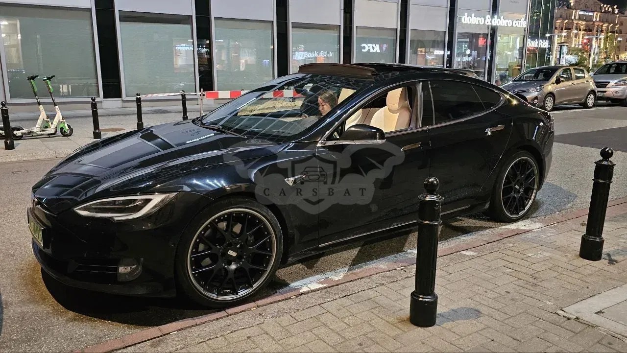 Tesla Model S 2018