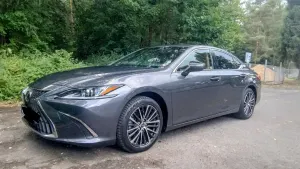 Lexus ES 300h Business Edition 2025