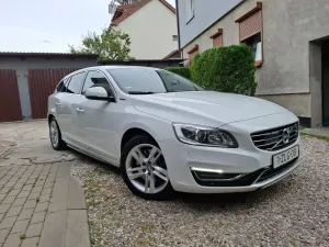 Volvo V60 I (2011-2018) D6 AWD Plug-in Hybrid Momentum 2015