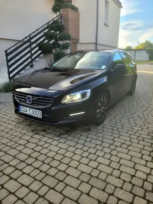 Volvo V60 I (2011-2018) D3 Drive-E R-Design Kinetic 2017