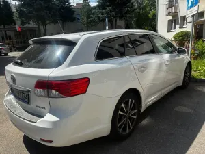 Toyota Avensis III (2009-) 2012