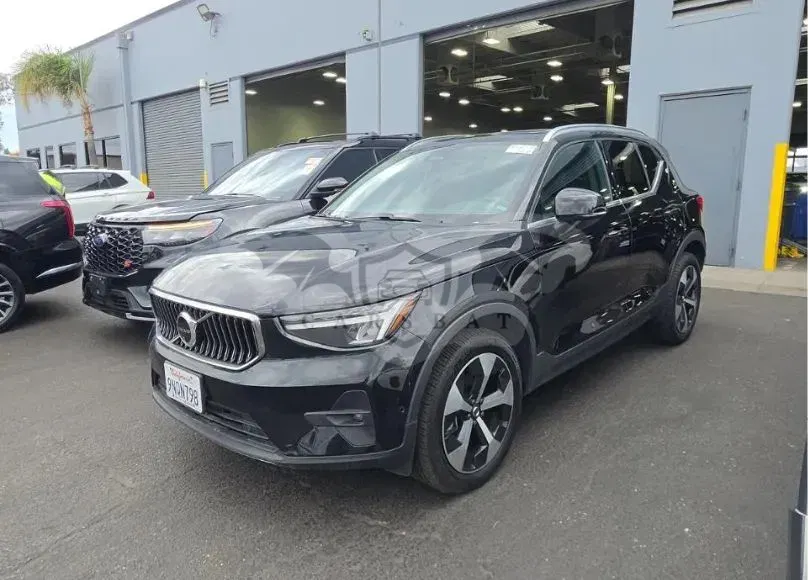 Volvo XC40 2025