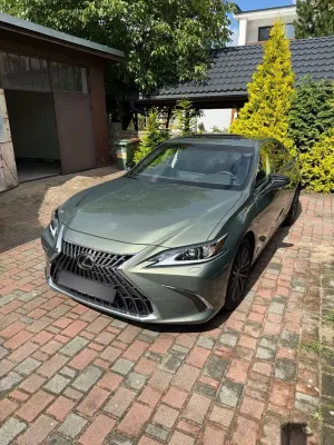 Lexus ES 300h Business Edition 2025
