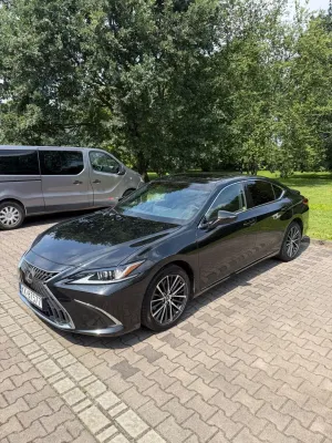 Lexus ES 300h Business Edition 2023