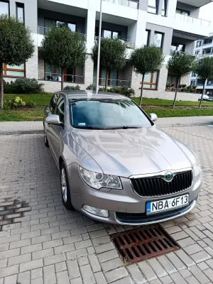 Skoda Superb II (2008-2018) 2.0 TDI Elegance 2009