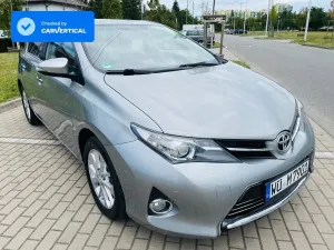 Toyota Auris II (2012-) 1.6 Valvematic Executive 2013