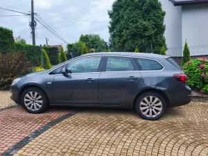 Opel Astra J (2009-2019) 1.7 CDTI Cosmo 2011