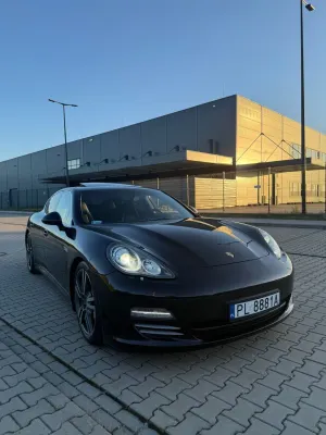 Porsche Panamera 4S 2011