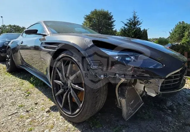 Aston Martin DB11 Launch Edition 2017