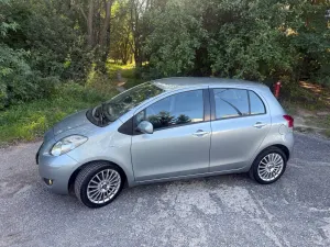 Toyota Yaris II (2005-2011) 1.33 Luna Start 2010