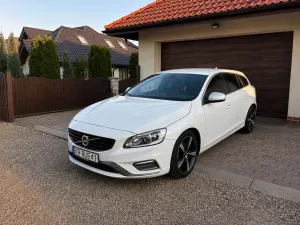 Volvo V60 I (2011-2018) T4 Drive-E R-Design Kinetic 2017