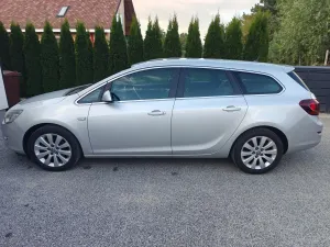 Opel Astra J (2009-2019) 1.7 CDTI Cosmo 2011